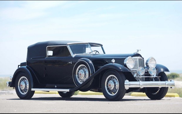 エレクティムス　ブラックキャビア 1932 Packard 904 Deluxe Eight Convertible Victoria | Gooding